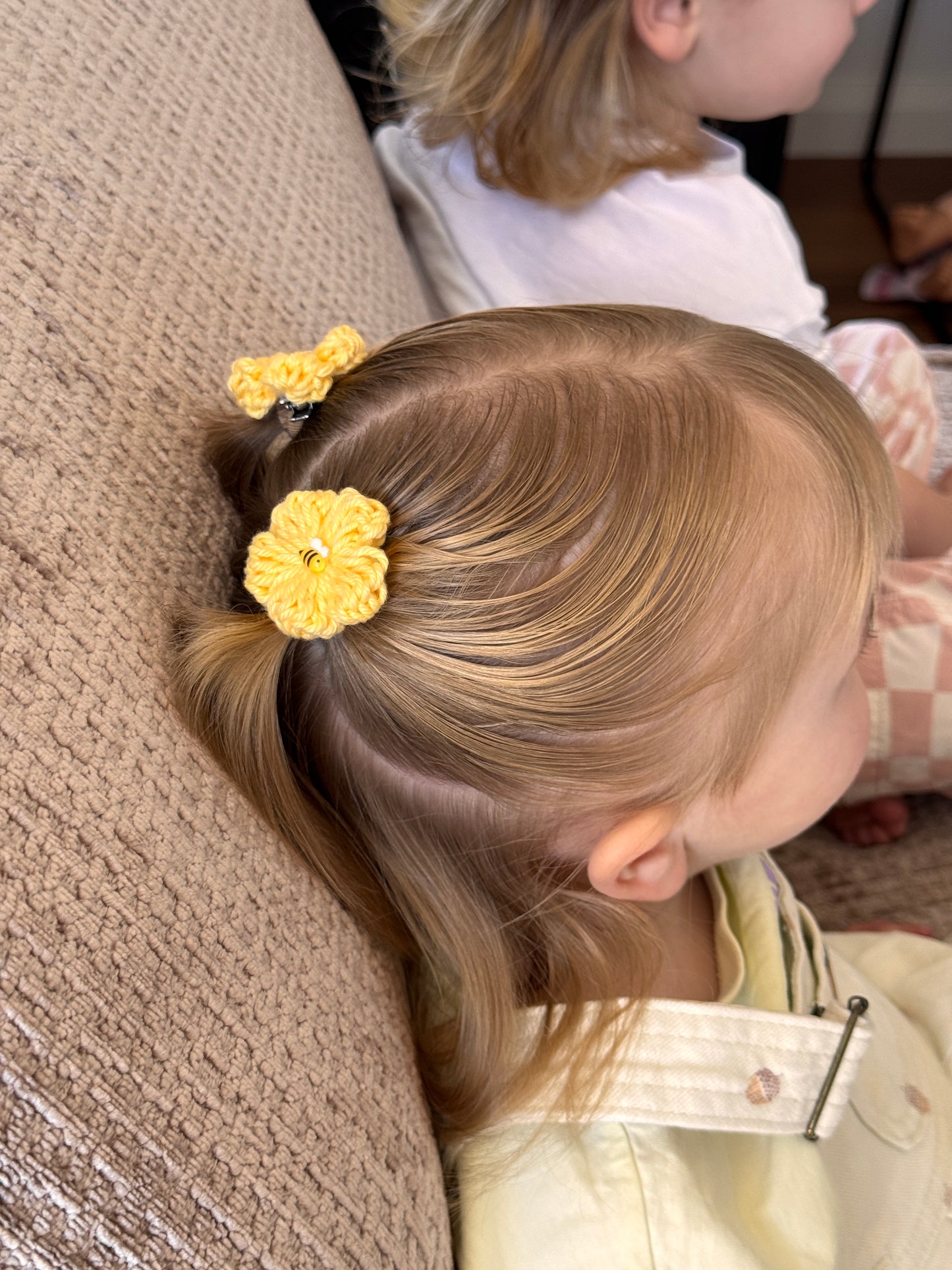 Aria Bumble Bee Flower Clips