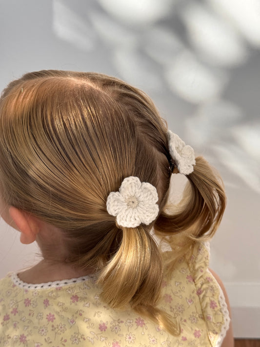 Cherie Flower Clips - White