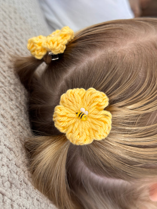 Aria Bumble Bee Flower Clips