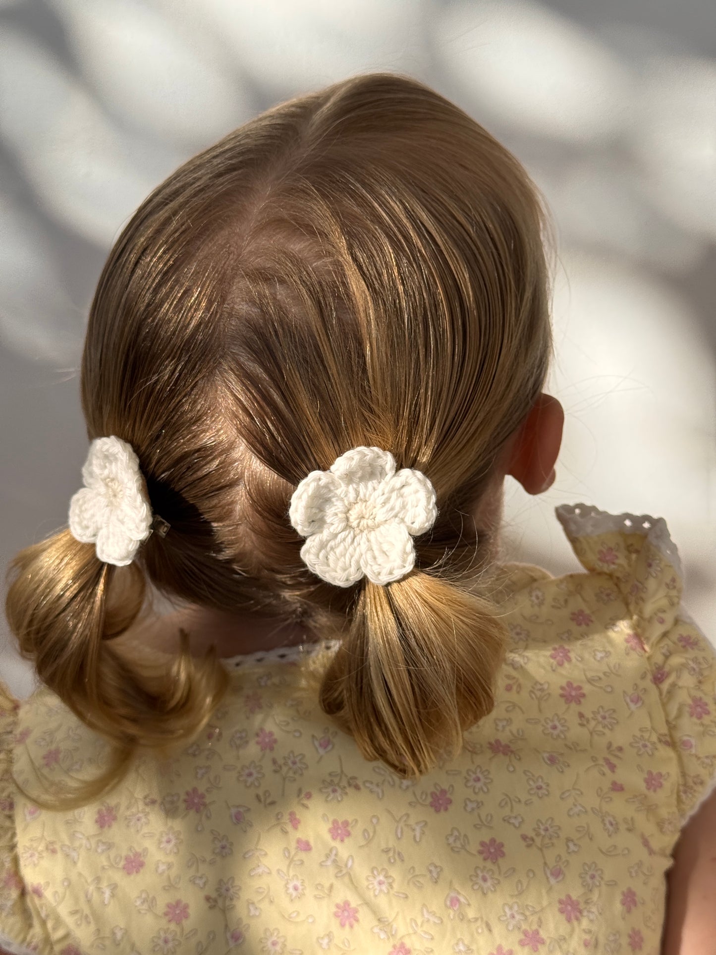 Cherie Flower Clips - White
