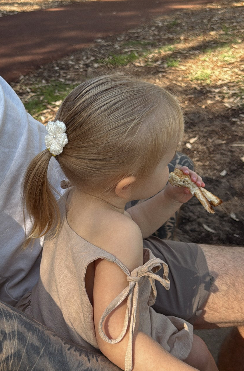 Isla Flower Clip